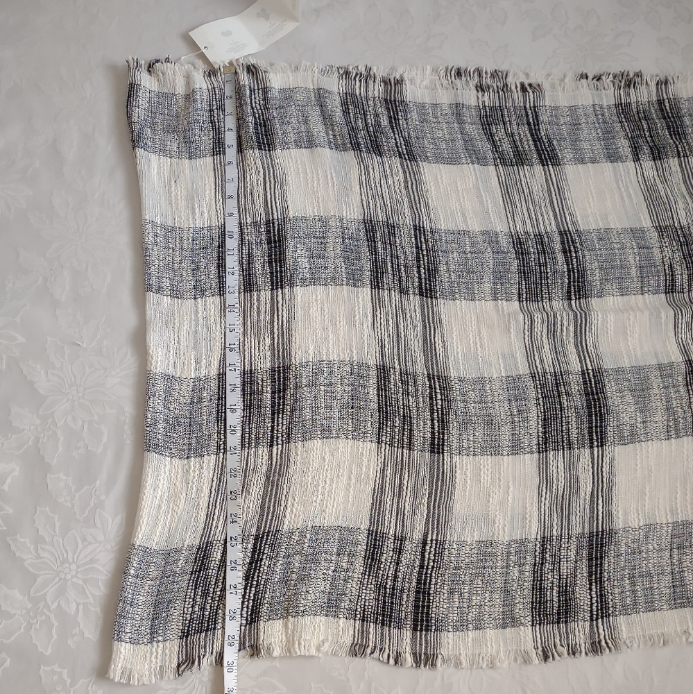 New 🎀 Loft infinity scarf plaid Tartan Knit - Picture 3 of 6